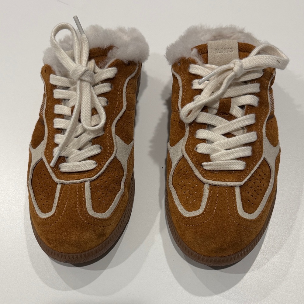 Alohas tb.490 mule furry tan sneakers